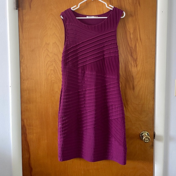 Figure Flattering Calvin Klein Dress Size 14 - Picture 1 of 3